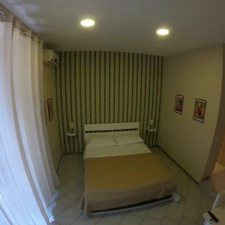 248 Bed and Breakfast Νάπολη